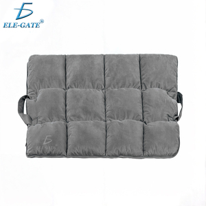 Tappetino Impermeabile per Cani di Taglia Grande con Maniglia, Resistente e Imbottito, Motivo Solido - Product Image 1