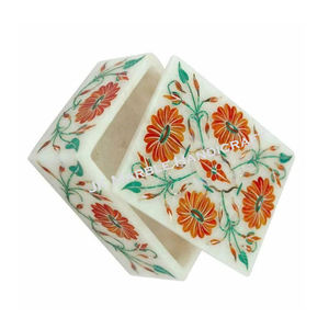 Boîte à bijoux en papier moderne et élégante faite à la main avec incrustation de verre en marbre vintage contemporain Cadeau pour colliers en vente - Product Image 3