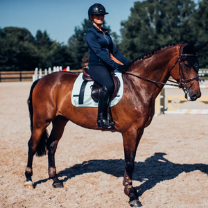 Tapis de selle de cheval anglais matelassé doux OEM tissu respirant durable soutien confortable pour les tapis de selle de chevaux personnalisés - Product Image 5