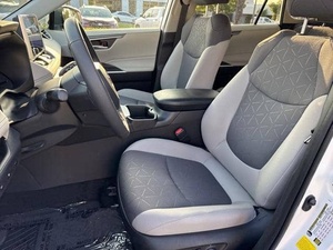 2024 Usado Toyo Ta RAV.4 Hybrid XLE AWD con luz de motor Turbo Asientos interiores de cuero Dirección izquierda - Product Image 5