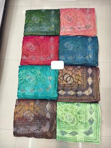 Saree en mousseline de soie de créateur en mélange d'organza avec broderie détaillée et finition festonnée offert pour l'exportation en gros - Product Image 2