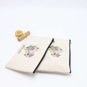 Vente en gros Pochette à fermeture éclair en toile de coton personnalisée écologique Trousse de maquillage réutilisable avec logo à motif de bonbon Style tendance - Product Image 3