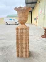 Décorer vase à fleurs en rotin naturel de fête de mariage la plus belle conception de vase à fleurs tissé en rotin produite en petite quantité