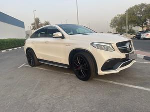 Vente de Mercedes GLE 63 S AMG 2016 d'occasion, turbo, transmission intégrale, ACC, jantes R21, intérieur clair, sièges en cuir automatiques, toit ouvrant panoramique, coupé gauche - Product Image 5