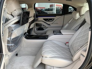 Très propre et impeccable, Mercedes-Benz Maybach S680 2022, automatique, conduite à gauche, sièges en cuir, toit ouvrant panoramique R20 - Product Image 5