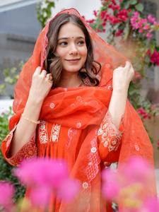 Tendance Vêtements Ethniques Dernières Viscose Chanderi Avec Broderie Travail Kurti Pantalon Et Dupatta Fournisseur De L'Inde À Vendre - Product Image 5