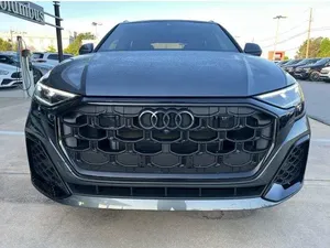 Usado 2024 Audi Q8 55 Premium Plus - Product Image 6