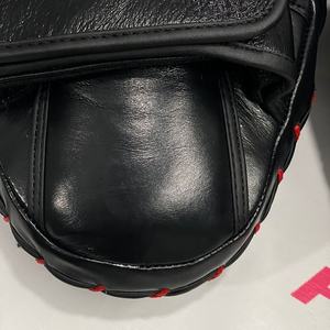 Équipement d'entraînement de haute qualité Fairtex, mitaines de boxe incurvées, protections professionnelles pour le kickboxing et les arts martiaux mixtes - Product Image 5