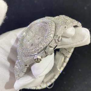 Montre en quartz de luxe exquise avec diamants en moissanite de qualité supérieure et finition glacée, parfaite pour les personnes soucieuses de la mode - Product Image 6