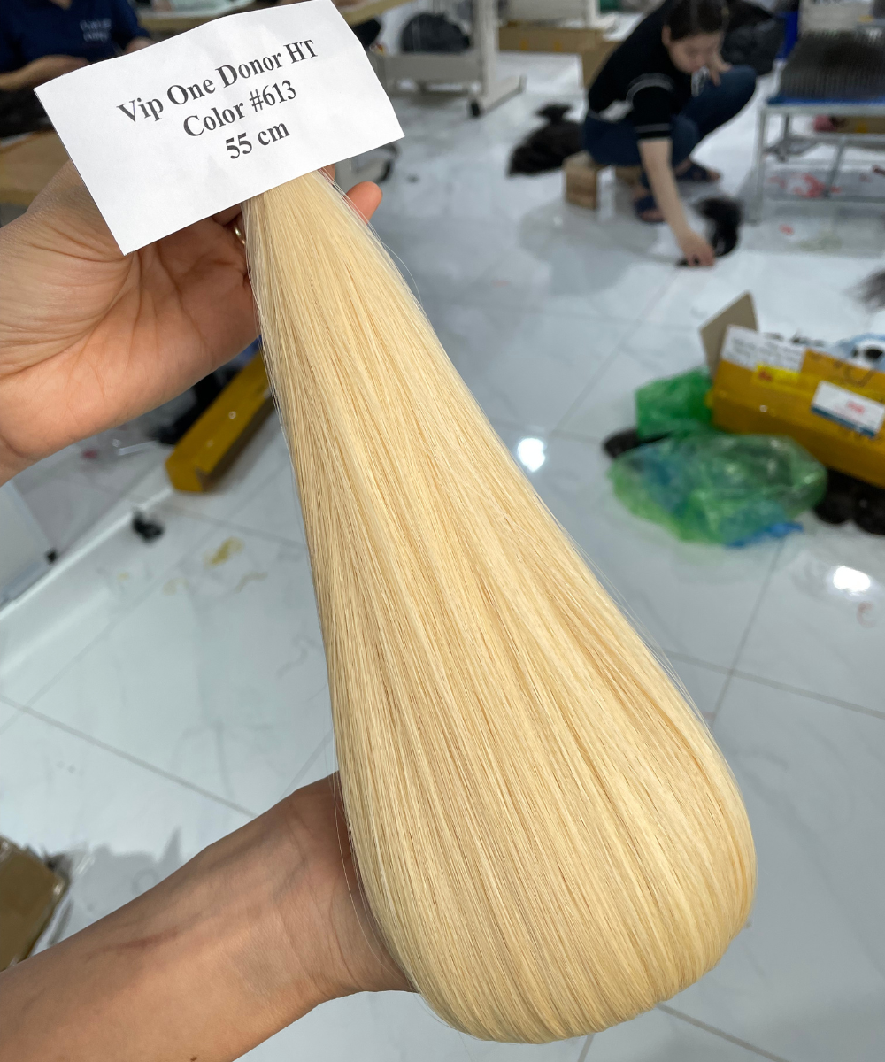 613 สีบลอนด์