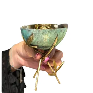 Brûleur d'encens en bois incrusté de laiton en bois fait à la main Loban et Bakhoor Brûleur en métal Brûleur en laiton d'Inde par RF Crafts - Product Image 1