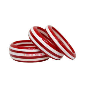 Bracelet en résine multicolore vibrant sculpté à la main bijoux de mode élégants et audacieux pour les femmes pièce de déclaration unique pour tous les jours - Product Image 1