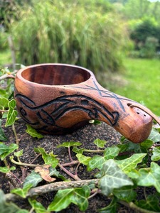 Mug Kuksa en bois artisanal de qualité supérieure pour les amateurs de voyage, de camping et de bushcraft, style nordique authentique, mug Kuksa en bois pour le thé - Product Image 3