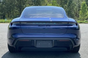 2023 Porrsche Taaycan GTTS combina rendimiento eléctrico de vanguardia con un lujoso diseño interior, avanzado - Product Image 5