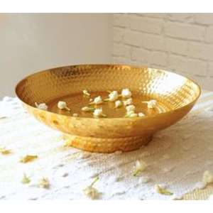 Bol de service en laiton orné durable pour accueillir des événements et décorer des salles à manger avec des matériaux et un style de qualité supérieure - Product Image 3