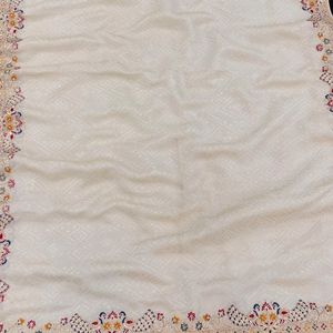 Radiance in Tradition Parampara Pure Tissue Silk Vêtements indiens et pakistanais Broderie perlée - Product Image 3