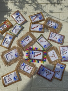 Paquete de libros Bindi elegantes y elegantes, pegatinas indias para la frente para mujeres, bodas, festivales y regalos de recuerdo, regalos de devolución de Haldi Mehendi - Product Image 2