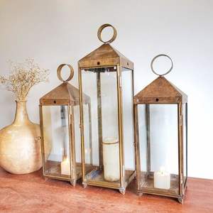 Centro de mesa de linterna de latón para decoración de mesa de comedor perfecto para cenas románticas con velas en ambientes íntimos acogedores - Product Image 2