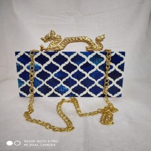 กระเป๋าเรซินทำมือแบบคลาสสิกคลิปทรงเรขาคณิตกันน้ำสามารถปรับได้มากเครื่องประดับกระเป๋าราตรีปรับสีได้ - Product Image 5