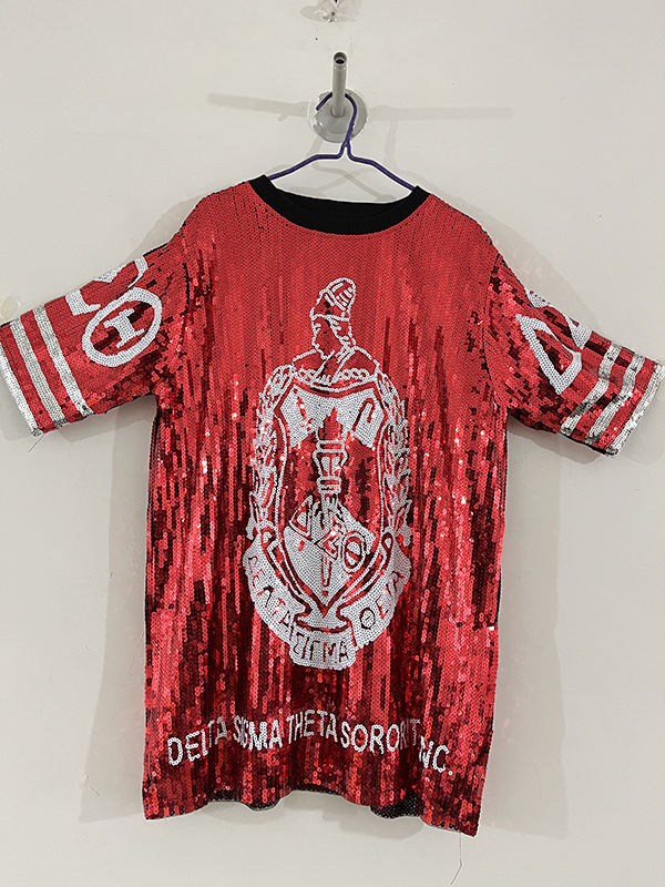 โล่สีแดง W