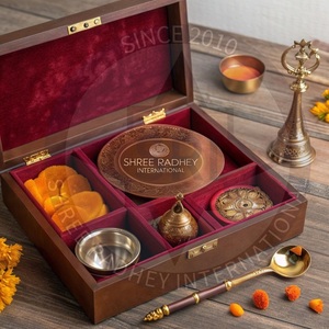 Boîte cadeau luxueuse accessoires Pooja en laiton ensembles de cadeaux personnalisés boîte de paquet de cadeaux écologiques articles Pooja indiens artisanat en métal - Product Image 1