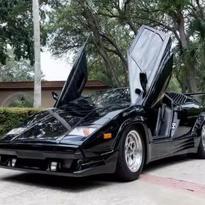 AUTÉNTICO Auto Deportivo Clásico Usado de Alto Rendimiento, Automático, Volante a la Izquierda, Combustible Diésel, Interior de Cuero Oscuro - Product Image 5