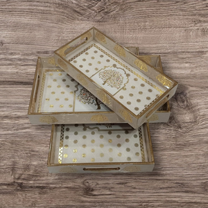 Plateau de service en bois fabriqué à la main avec plateau de gravure en or pour la... - Product Image 1