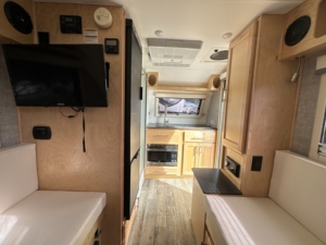 Vente de caravanes de voyage légères en aluminium Xtreme Outdoors Little Guy Mini MAX 2024 d'occasion pour 4 personnes, en vente dans le monde entier - Product Image 2