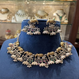 Collares de moda para mujeres y niñas Declaración elegante y collares de uso diario en diseños contemporáneos, étnicos y de fusión - Product Image 1