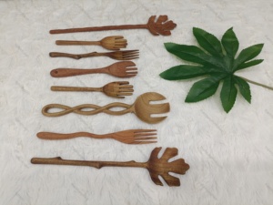 Ensemble de cuillères en bois sculptées à la main, motif feuille, ustensiles écologiques, formes et tailles variées, fabriqué au Vietnam - Product Image 5