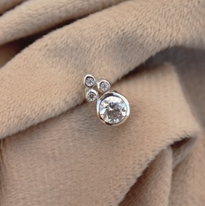 Pendentif Anniversaire de Luxe en Moissanite Ronde Sertie de Griffes pour Femme, Bijou en Argent Sterling 925, Expédition le Jour Même - Product Image 5