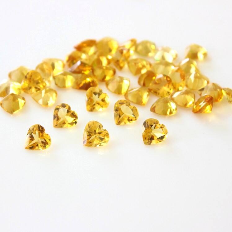 สีเหลือง