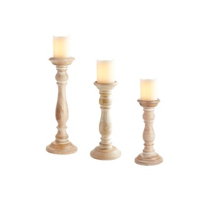 Pièce maîtresse bougeoir en bois de ferme idéale pour la décoration de la table à manger ou de l'entrée avec un look rustique classique - Product Image 1