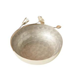 Bol de décoration artisanale bol de collations bol exclusif en aluminium martelé avec accent floral pour restaurant d'hôtel - Product Image 3