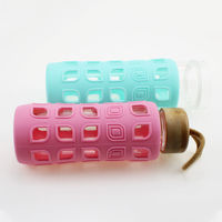 Bouteille d'eau en verre avec manchon en silicone creux résistant à la chaleur, antidérapante, anti-chute, certifiée CE, écologique et réutilisable