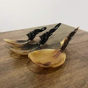 ที่วางช้อนสแตนเลสแบบกำหนดเองพร้อมช้อนเสิร์ฟแบบมีด้ามจับ สีตามสั่ง ทำด้วยมือ เป็นมิตรกับสิ่งแวดล้อม ใช้กับเครื่องล้างจานและไมโครเวฟได้ - Product Image 1