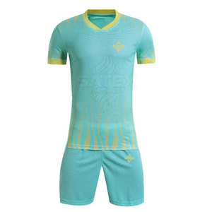 Vente directe d'usine Uniforme de football 100% polyester Séchage rapide Respirant Couleurs et tailles personnalisées Fabriqué au Pakistan pour hommes - Product Image 1