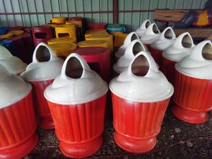 Cubos de basura de fibra de vidrio FRP de último diseño 2025, estructura de pie montada en poste, cubos de basura para el mercado mundial al aire libre - Product Image 6