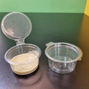 Fabricante de alta calidad Tazas de salsa de plástico PET 2oz 60ml Desechable para ir Contenedor de salsa con tapa con bisagras Exportación de Vietnam - Product Image 6