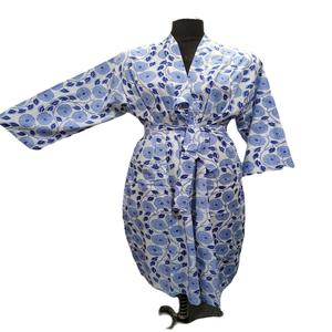 Au design floral bleu peignoirs de bain imprimés en blocs de coton 100% sur mesure, idéaux pour les designers et les fournisseurs de vêtements de villégiature - Product Image 4