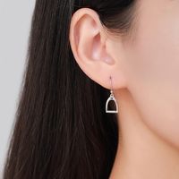 Boucles d'oreilles pendantes minimalistes chrétiennes en argent sterling 925 massif, motif équestre avec fermoir crochet, breloque cheval, pour femme, usage quotidien et soirée