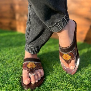 Sandalias de Punta abierta para mujer, chanclas informales de cuero de vaca, estilo occidental, auténticas, hechas a mano, para exteriores, calzado marrón plano - Product Image 2