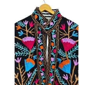 Veste en velours brodée Suzani multicolore pour femmes, best-seller, respirante, artisanale, design et taille sur mesure - Product Image 1