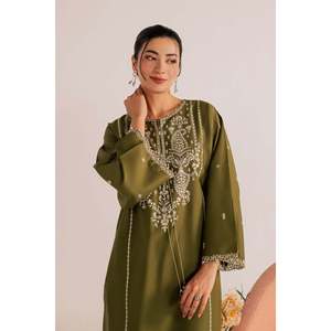 Ensemble chemise et pantalon en tissu batik brodé deux pièces BIC-264 avec décoration brodée - Product Image 3