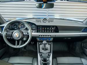 2024 pour 911 Carrera S Turbo Coupé Automatique Propulsion arrière avec pneus R20 Intérieur foncé Sièges en cuir - Product Image 4