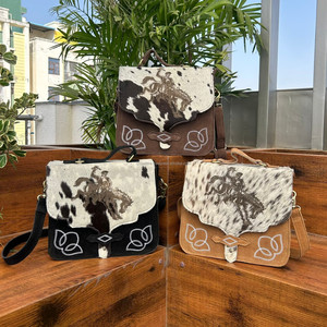 Vente en gros de sacs à bandoulière en cuir suédé noir avec gravure laser pour femmes, sacs à main de créateur en cuir de vachette avec poils western - Product Image 3