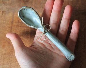 Servidores de ensalada de Resina 100% hechos a mano delicados y personalizados para uso doméstico y hotelero incluye cuchara de helado para servir ensalada - Product Image 4