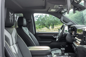 LISTO PARA CONDUCIR - USADO, VOLANTE A LA IZQUIERDA |   CONDUCCIÓN DERECHA |   989 MILEAGEESS 2023 CHEVROLET SILVERADO 1500 CREW CAB RST Z71 - Product Image 3