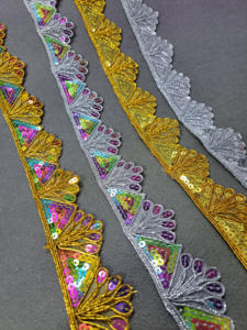 ผ้าโพลีเอสเตอร์เนื้อนุ่ม ปักลายด้วยด้ายเมทัลลิก ประดับด้วยเลื่อมและคริสตัล ผิวสัมผัสเรียบลื่น เหมาะสำหรับชุดเจ้าสาว ตกแต่งเลเฮนกา ขายส่งจำนวนมาก TSL 9 - Product Image 2