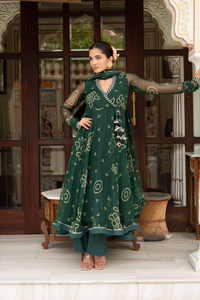 Conjunto de Kurti Angrakha de Georgette Bandhej Verde Botella Gulabi Galiyan |   Dupatta de Georgette y Pantalones con Lentejuelas |   Ropa Étnica Festiva - Product Image 3